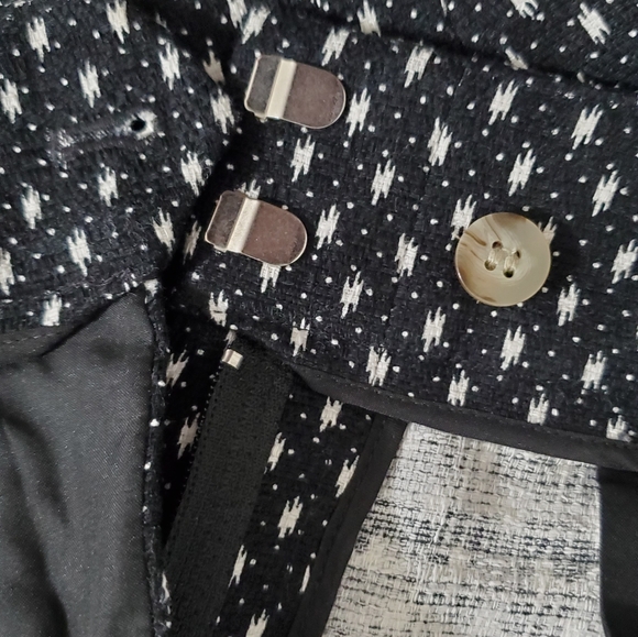 Ann Taylor Patterned Shorts - Picture 6 of 6